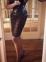 Ripened older cuties are trying to seduce