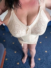 Aimee, the passionate married woman who loves to please men!