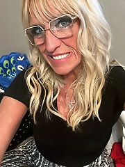 Skillful grannies take off provocative bra